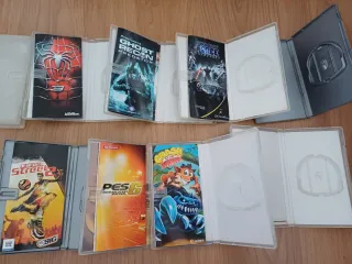 Lotti di contenitori di giochi PSP