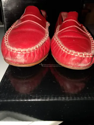 Mocassins de pele vermelhos