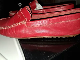 Mocassins de pele vermelhos