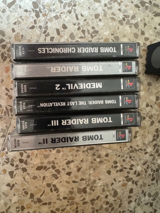 Lote 5 Giochi PS1 Tomb Raider e Medievil