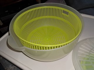 Centrifugadora de salada transparente e verde