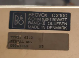 Altavoces Bang & Olufsen Negros y Blancos