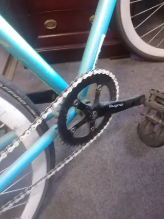 Bicicleta de carretera azul