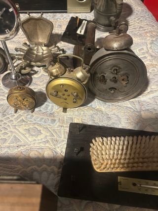Collezione di oggetti d'antiquariato vari
