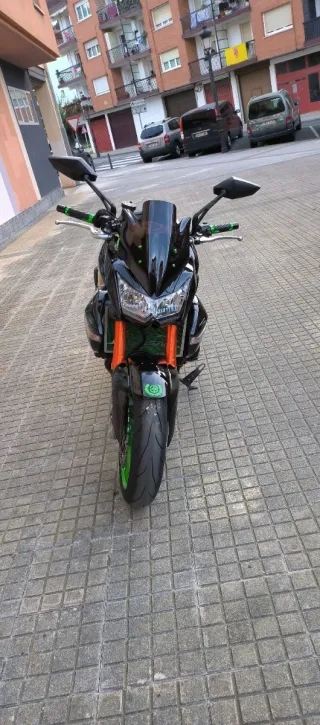 Kawasaki Z1000 Negra y Verde