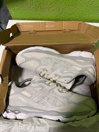 Asics Gel Gris y Blanco Talla 42
