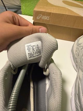 Asics Gel Gris y Blanco Talla 42