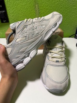 Asics Gel Gris y Blanco Talla 42