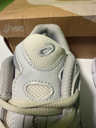 Asics Gel Gris y Blanco Talla 42