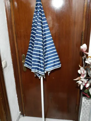 Sombrilla de playa azul y blanca 190 centímetros