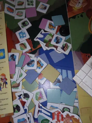 JUEGO DETECTIVES/FIGURAS NEMO/UÑAS POSTIZAS