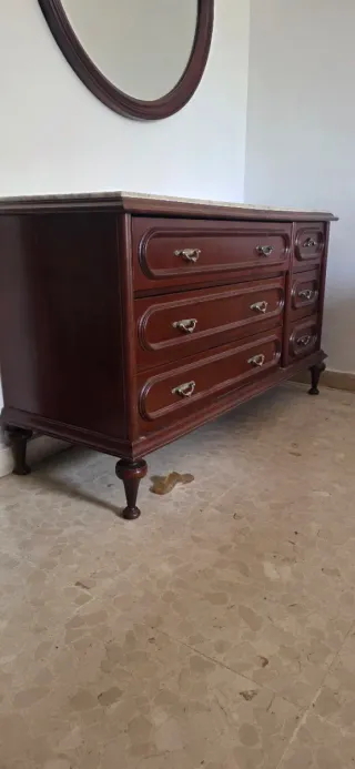 Cómoda clásica madera y mármol