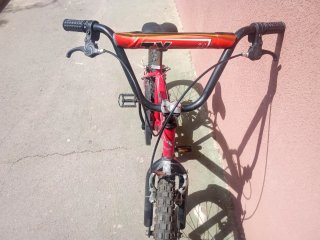 Bicicleta infantil roja