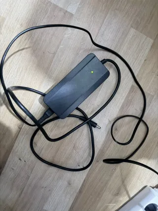 Cargador Batería Eléctrica / Patinete