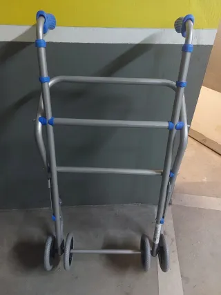 Andador para ancianos con ruedas