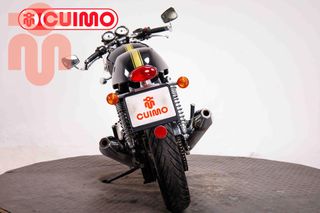 TRIUMPH THRUXTON 900