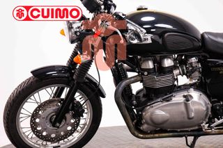 TRIUMPH THRUXTON 900
