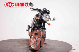 TRIUMPH THRUXTON 900