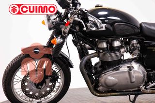 TRIUMPH THRUXTON 900