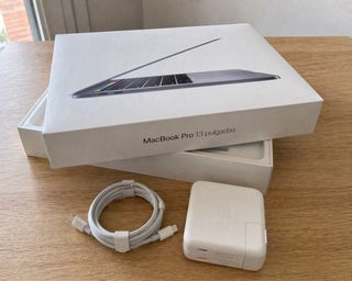 MacBook Pro 13” 2019 Touch Bar i5 8GB 256GB