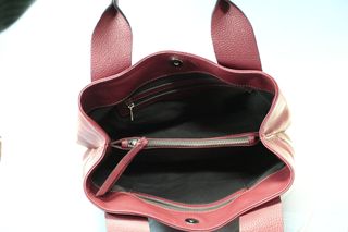 Bolso de piel burdeos y cremalleras plateadas Cats.