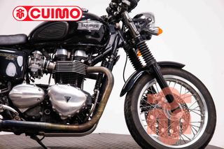 TRIUMPH THRUXTON 900