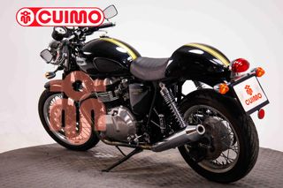 TRIUMPH THRUXTON 900