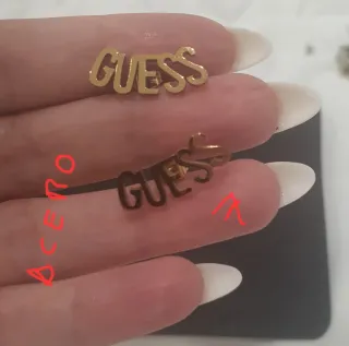 Preciosos pendientes de letras en acero