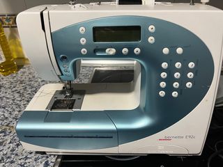 Máquina de coser Bernette E92c sin usar