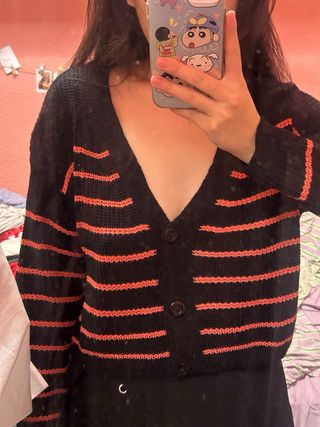 Cárdigan de punto negro y rojo