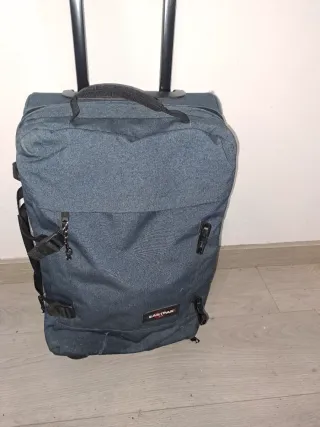 Maleta Eastpak pequeña con ruedas