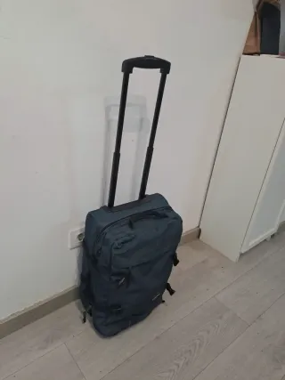 Maleta Eastpak pequeña con ruedas