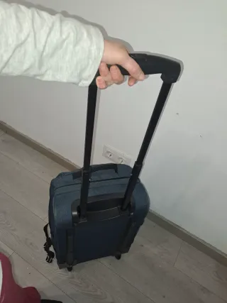 Maleta Eastpak pequeña con ruedas