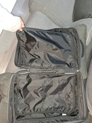 Maleta Eastpak pequeña con ruedas