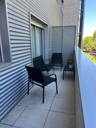 Conjunto Exterior: Sofá, Sillas y Mesa