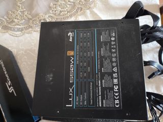 Fuente Alimentación AeroCool Lux 550W Piezas