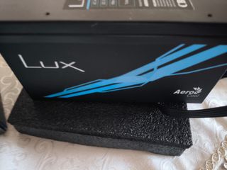 Fuente Alimentación AeroCool Lux 550W Piezas
