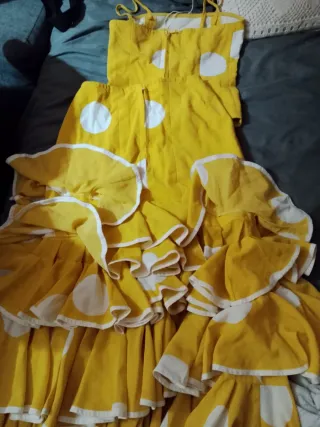 2Traje Flamenca Amarillo Lunares y el rosa 40 €