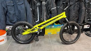 Bicicleta Trial Comas Zero Amarilla