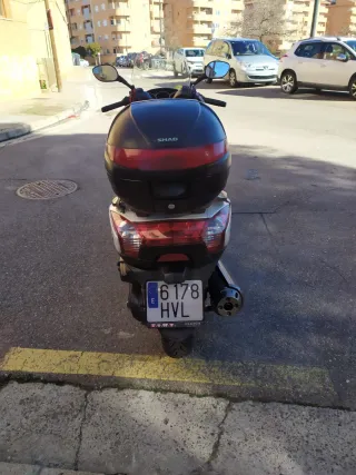 Kymco Super Dink 125cc Blanca y Negra