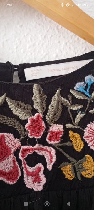 Blusa Zara bordada negra