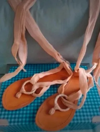 Sandalias naranjas con lazo talla 36