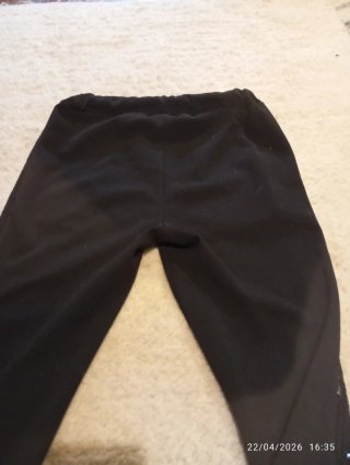 Pantaloni neri con paillettes