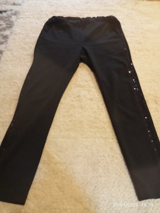 Pantaloni neri con paillettes
