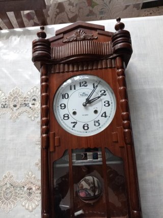 Orologio da parete in legno