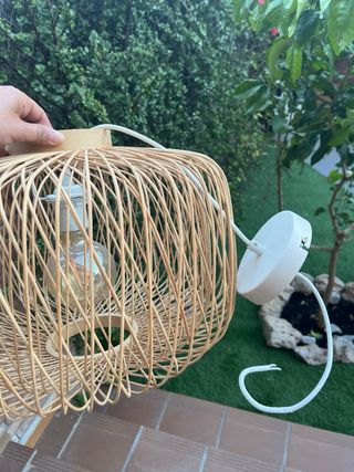 Lámpara techo de ratán y madera con bombilla