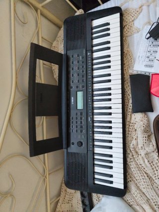 Teclado Yamaha PSR-E273 61 teclas