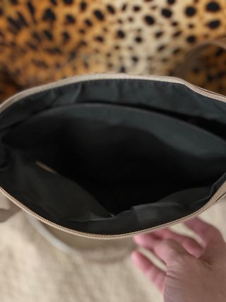 Bolso dorado con correa larga ajustable