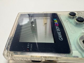 Varias consolas Game Boy Color y Game Boy Pocket