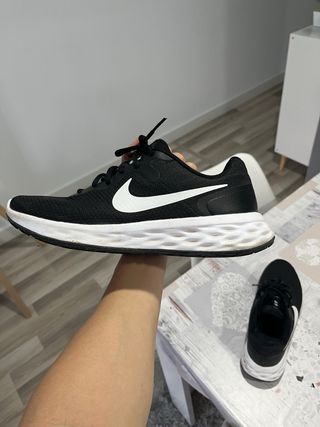 Zapatillas Nike Negras y Blancas